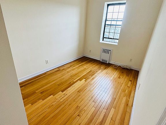 5th image of 890 W Beech St APT 2L