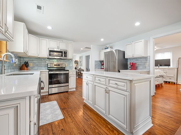 5th image of 1600 Beaver Rd.