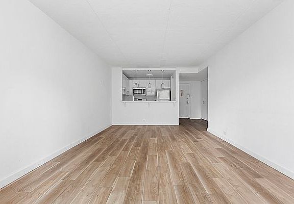 3rd image of 600 Columbus Ave APT 5L