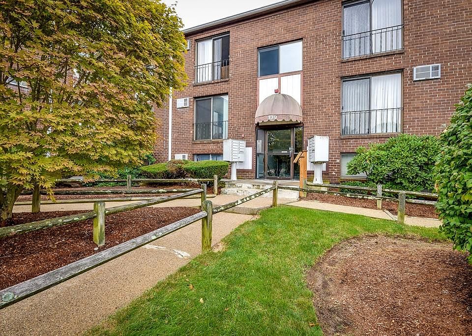1st image of 139 King St APT 201