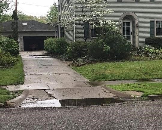 3rd image of 428 Oak Knoll Ave NE