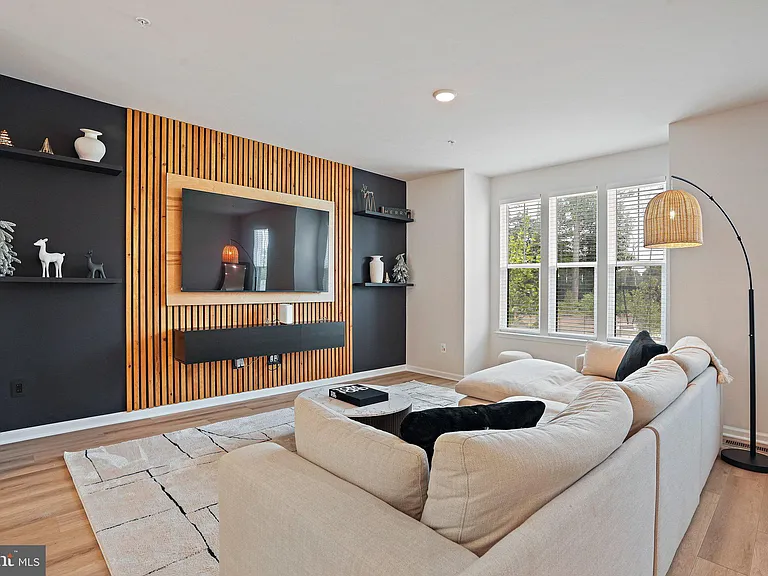 3443 Carnaby St — Photo 8