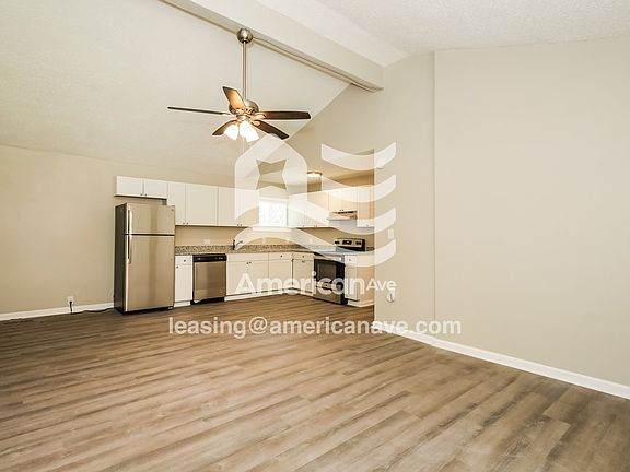 1985805_004_wm_-_living_room_13051229.jpg