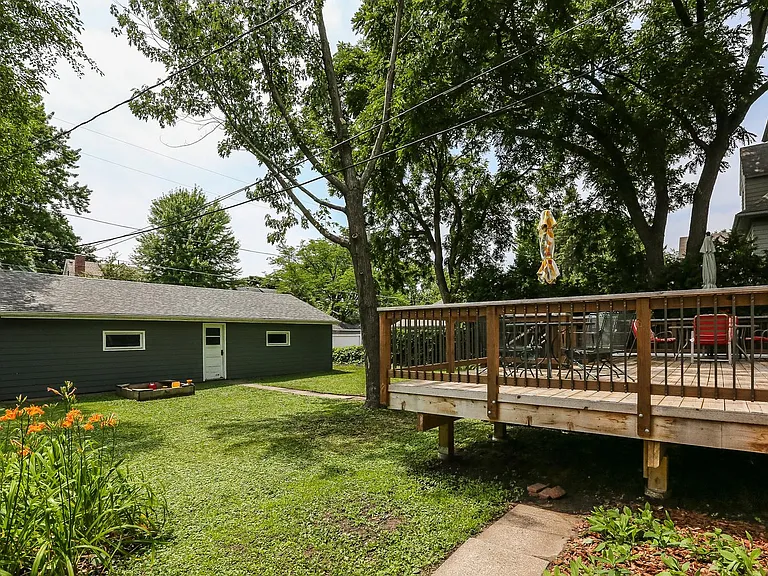 890 Goodrich Ave — Photo 24