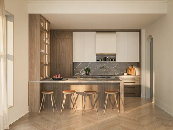 660 Lexington Avenue image 1 of 16