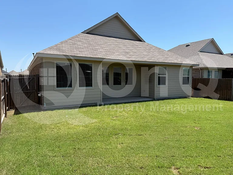 2402 Buchanan Ln — Photo 23