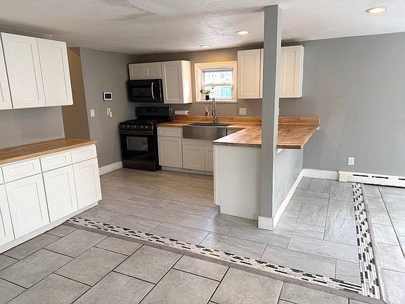 3rd image of 493 Rivet St