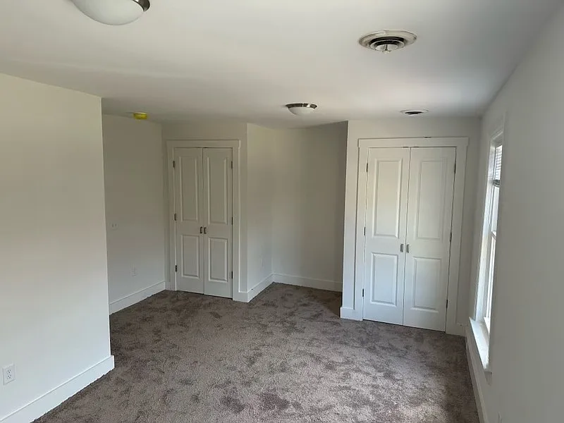 3 bed, 1.0 bath, 1200 sqft, $2,500 — Photo 2