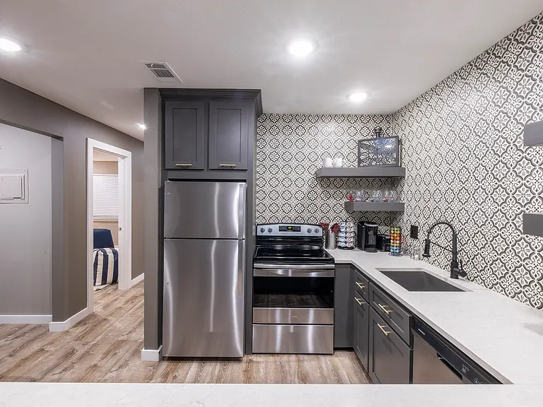 104 Cove E #208 — Photo 4