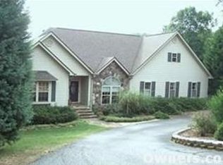 352 Nora Ln, Cleveland, GA 30528