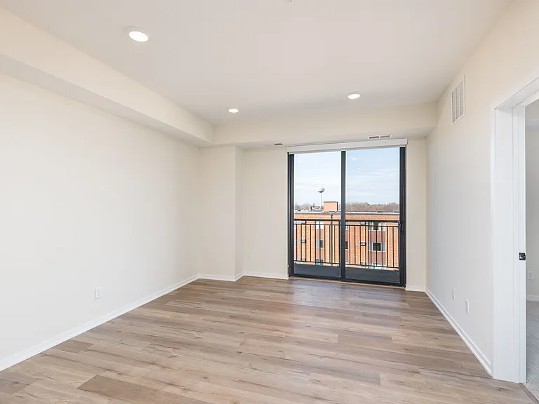 The Uptown Apartments — Photo 21
