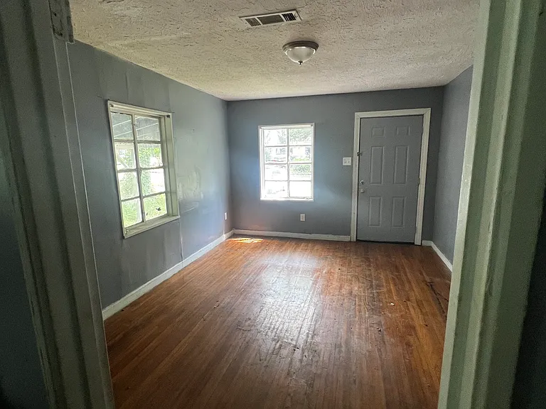 220 Taylor St — Photo 6