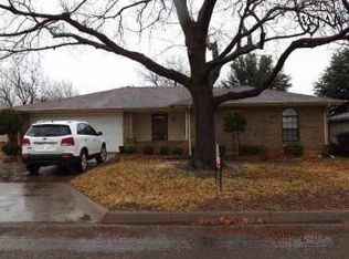 104 N Greenway St, Henrietta, TX 76365