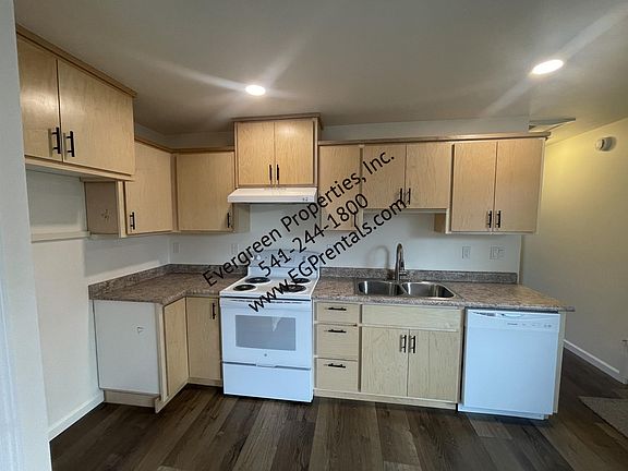 2nd image of 1216 SE Oakview Dr #A