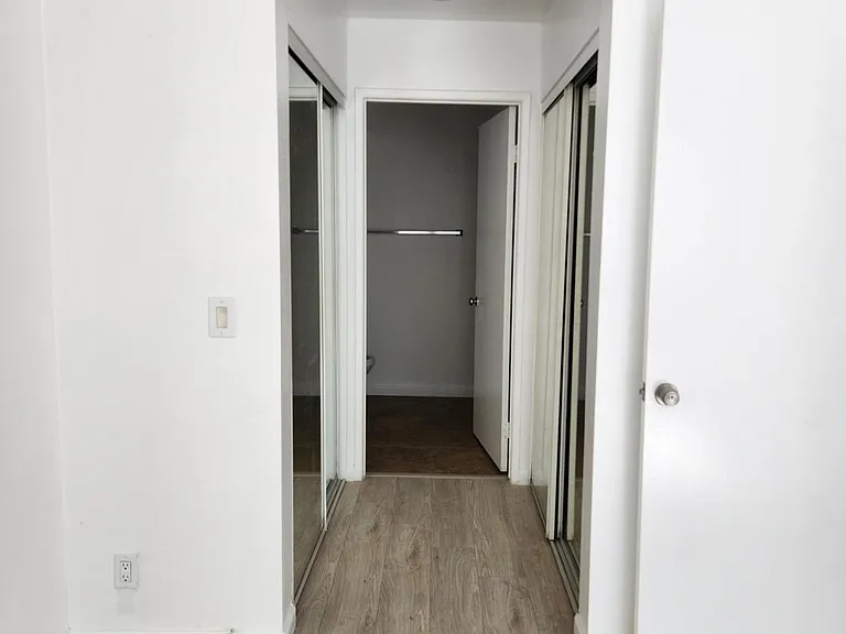 Master bedroom - Closets