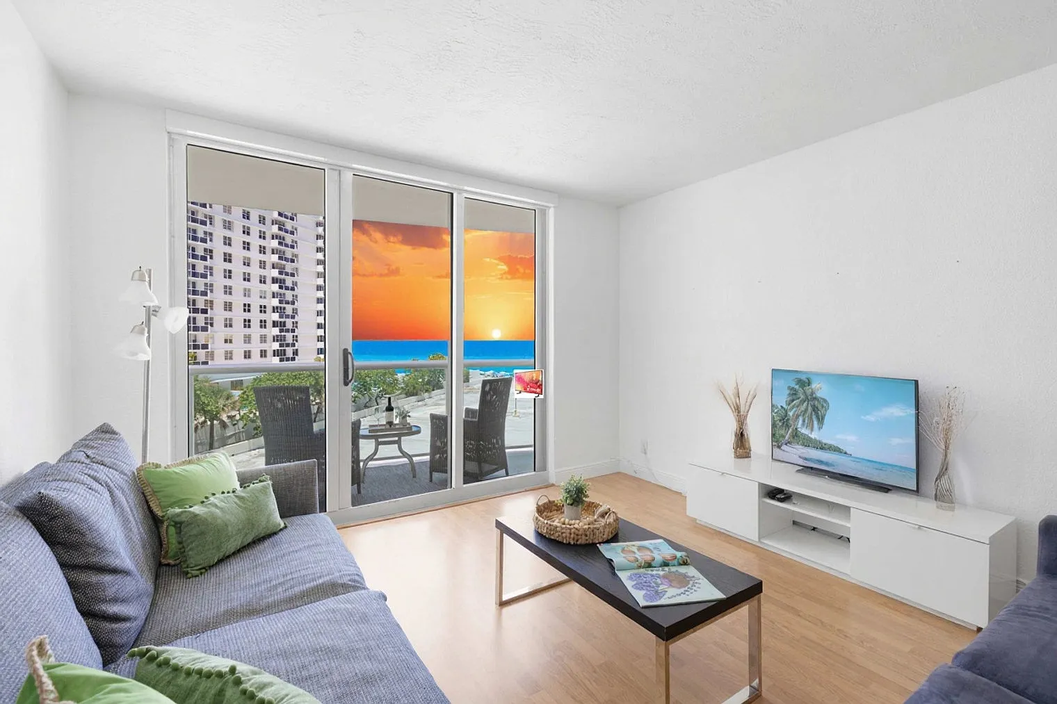 1 bed, 1.0 bath, 871 sqft, $3,331 — Photo 3