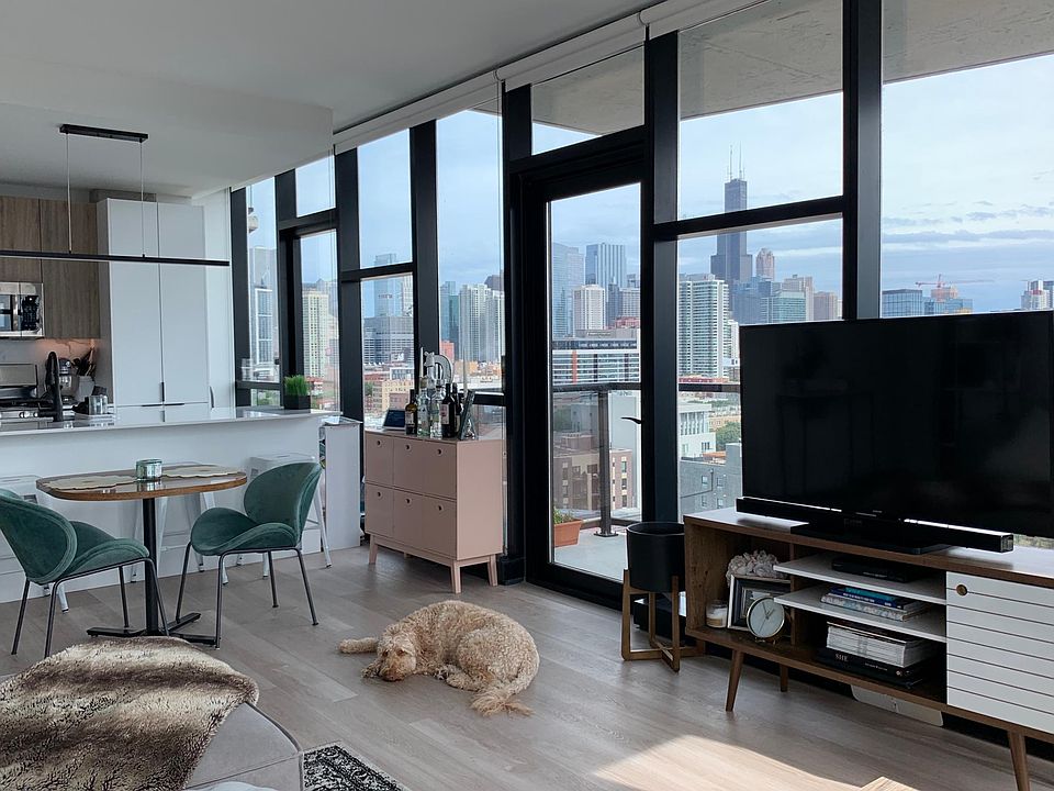 1st image of 736 N Milwaukee Ave #1307