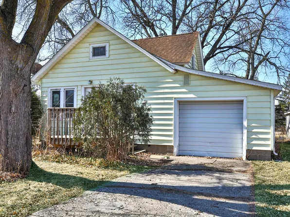 805 3rd St NE, Waseca, MN 56093