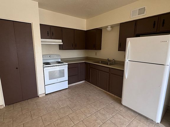 4th image of 2802 E Idaho Ave #2