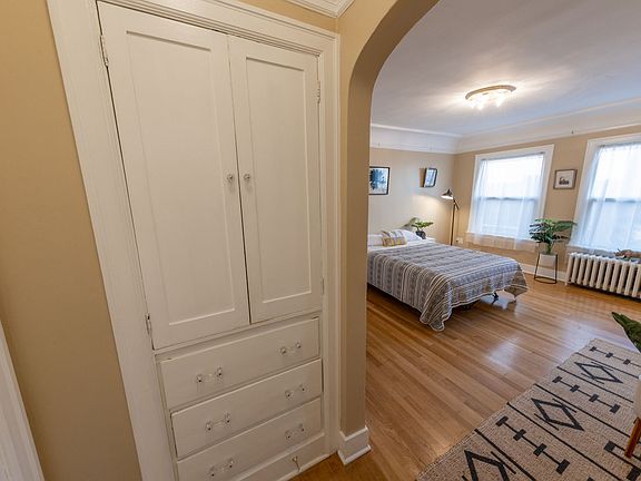 3rd image of 308 Melrose Ave E APT 205