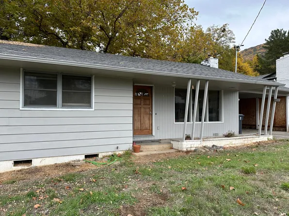 1060 NE Churchill St, Grants Pass, OR 97526