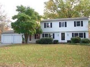 257 Pondview Dr, Amherst, MA 01002