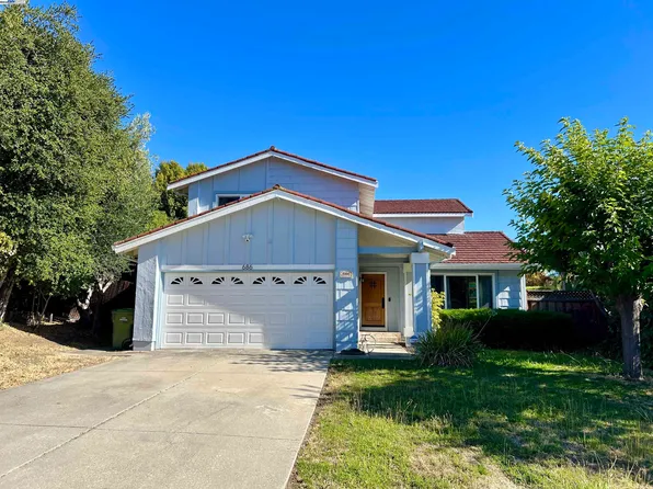 686 Santos Ct, Milpitas, CA 95035