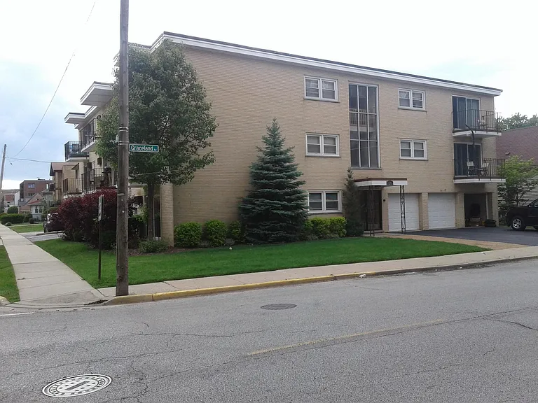 394 Graceland Ave — Photo 4