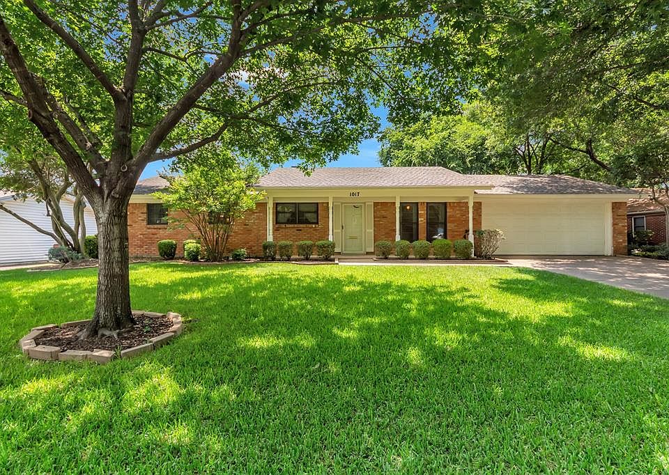 1st image of 1017 W Creek Dr