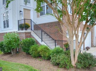 13082 Rose Petal Cir, Herndon, VA 20171