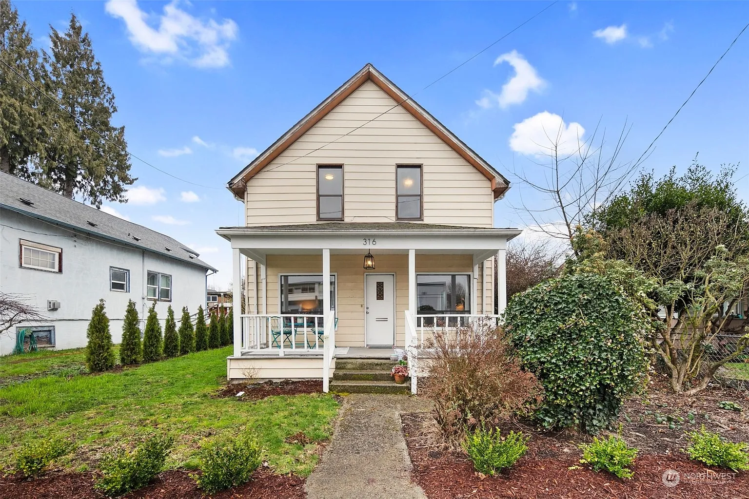 316 Burnett Avenue N photo 1