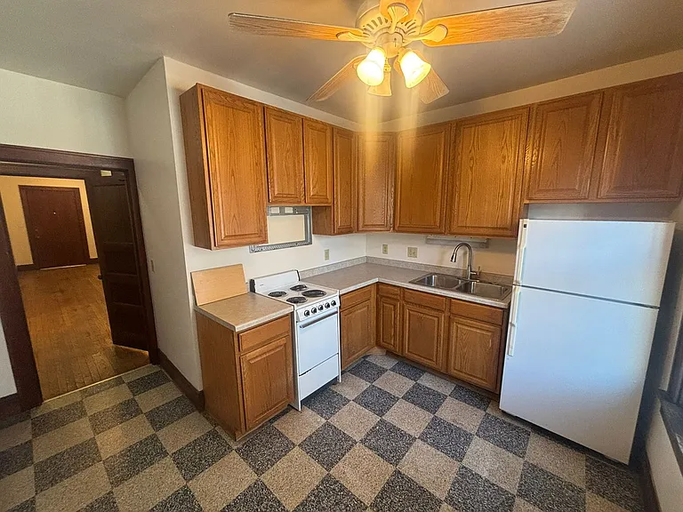 212-214 N Blount St — Photo 13