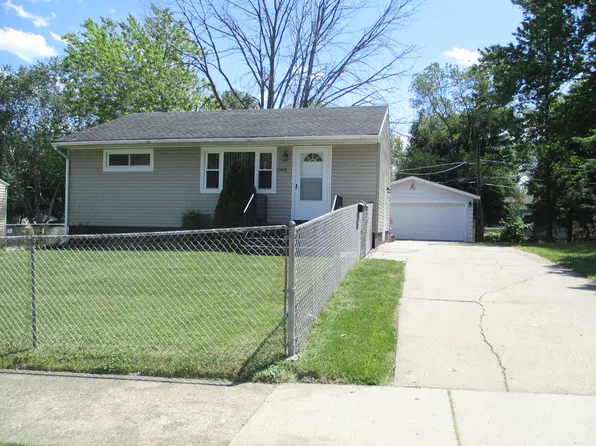 2401 Huron Ter, Waukegan, IL 60087