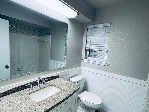 5th image of 906 W Churchill Way #1