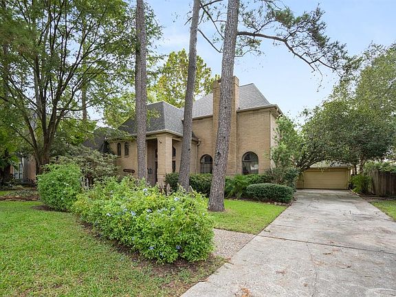 Walkway from the driveway leads you along a path toward the front porch.