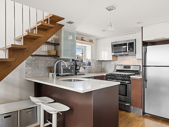 3rd image of 816 Dean St #3C