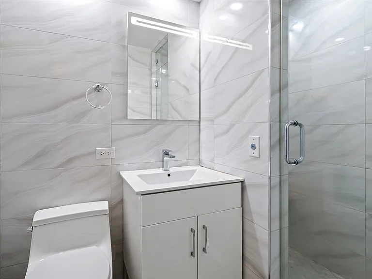300 E 33rd St #15C — Photo 10