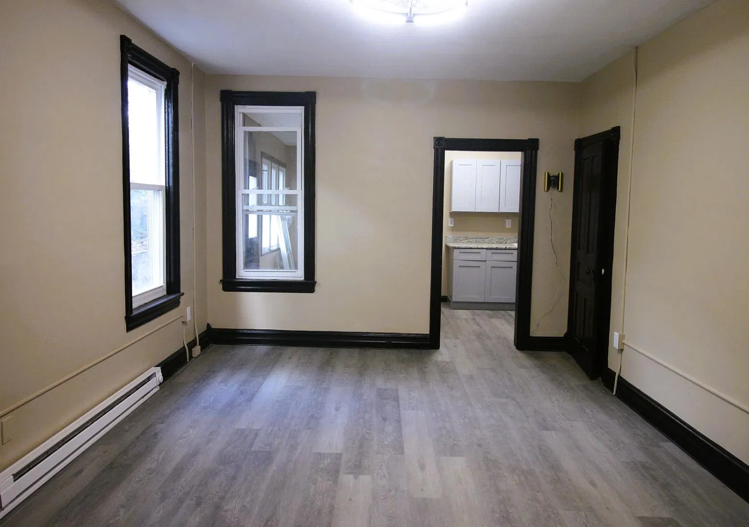375 W Green St — Photo 2