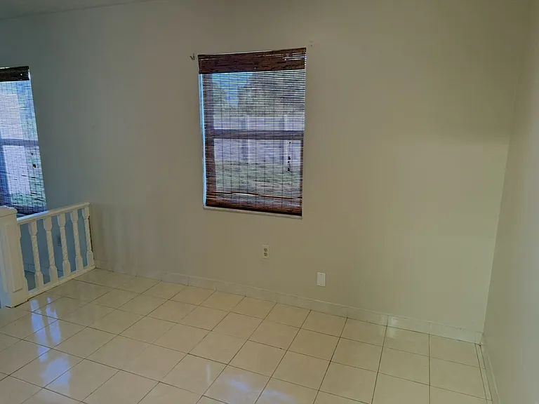 914 Homewood Dr — Photo 10