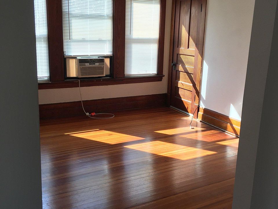 1st image of 116 Elgin Ave #2
