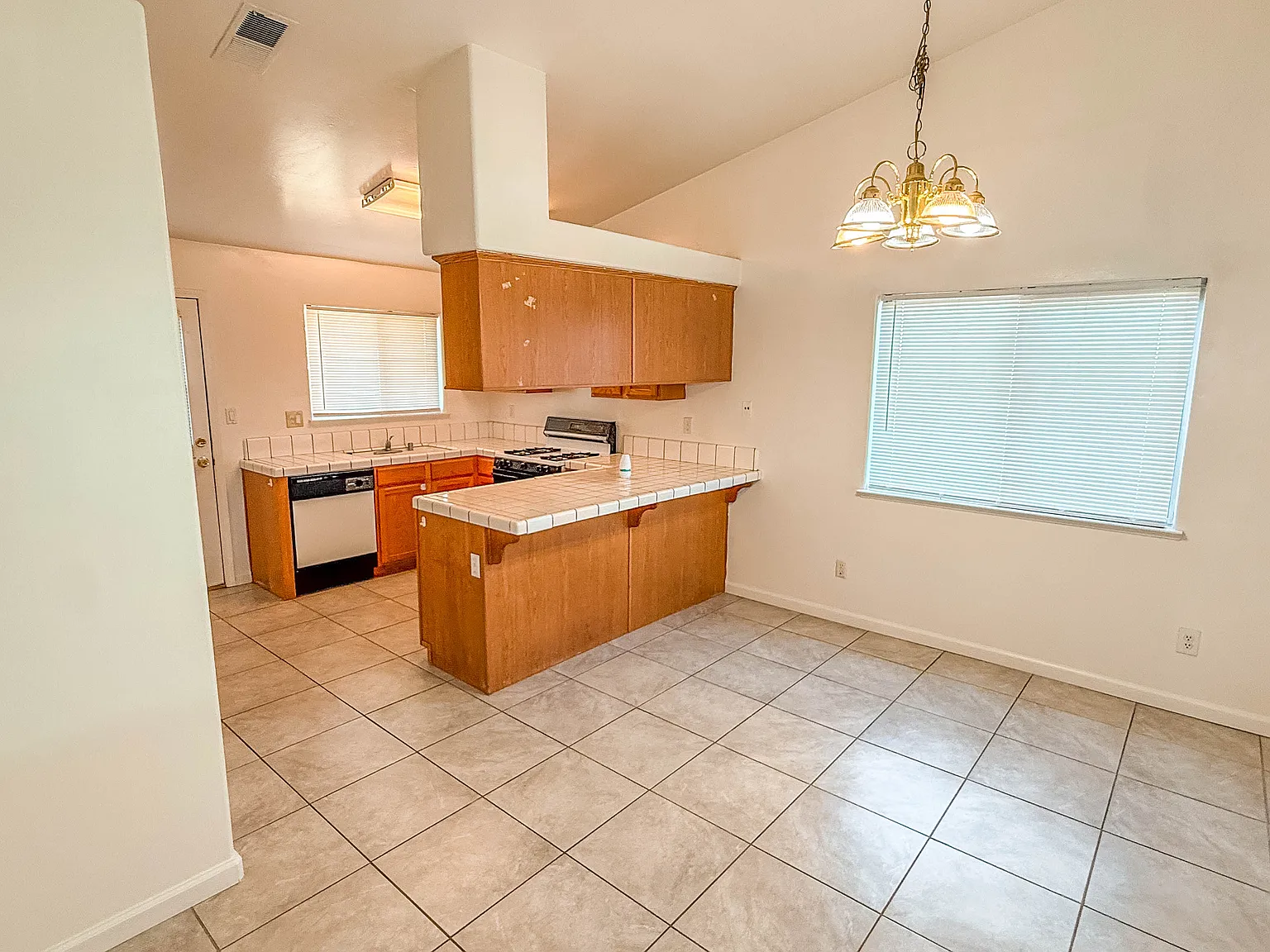 3 bed, 1398 sqft, $2,295 — Photo 4
