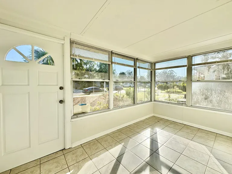 5566 Kelly Dr N — Photo 27