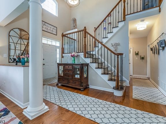 3rd image of 6 Columbine Ct