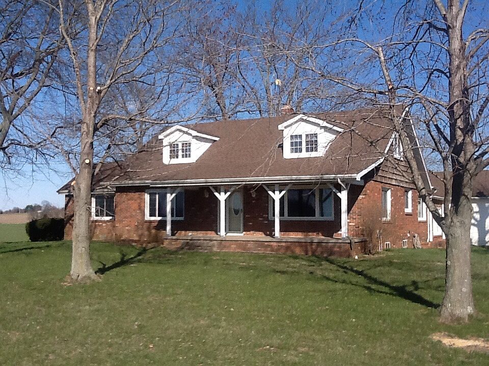 384 Co. Rd. 950 E Grayville,