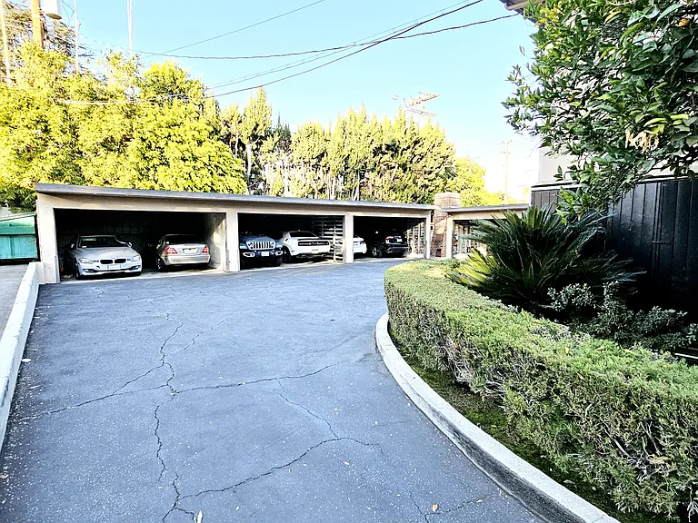 827 W Huntington Dr #A — Photo 17