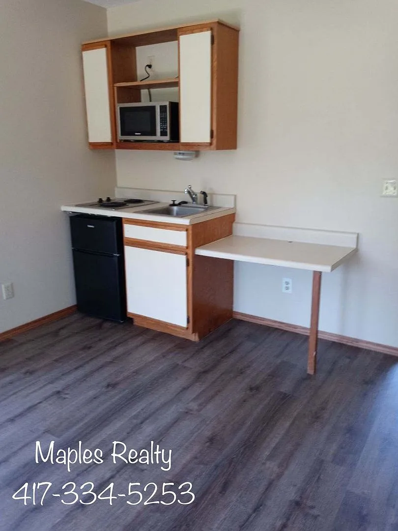 Unfurnished Studio @ Fall Creek! Only $425.00 Per month! — Photo 3