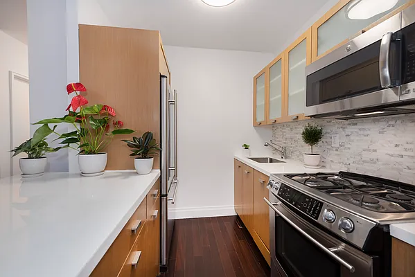 Rented by R New York | media 9