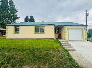 107 W 1st Ave, Granger, WA 98932