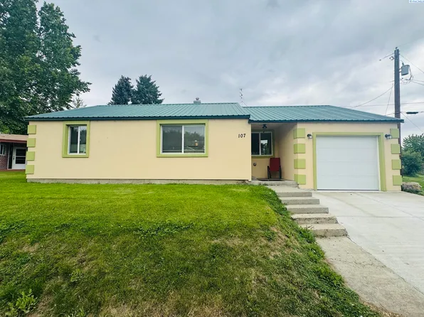 107 W 1st Ave, Granger, WA 98932
