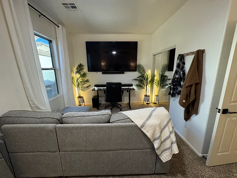 741 N Port Dr — Photo 12